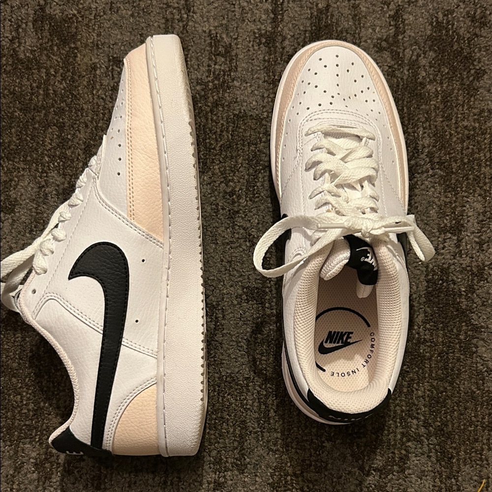 Nike White and Black Low-Top Sneakers